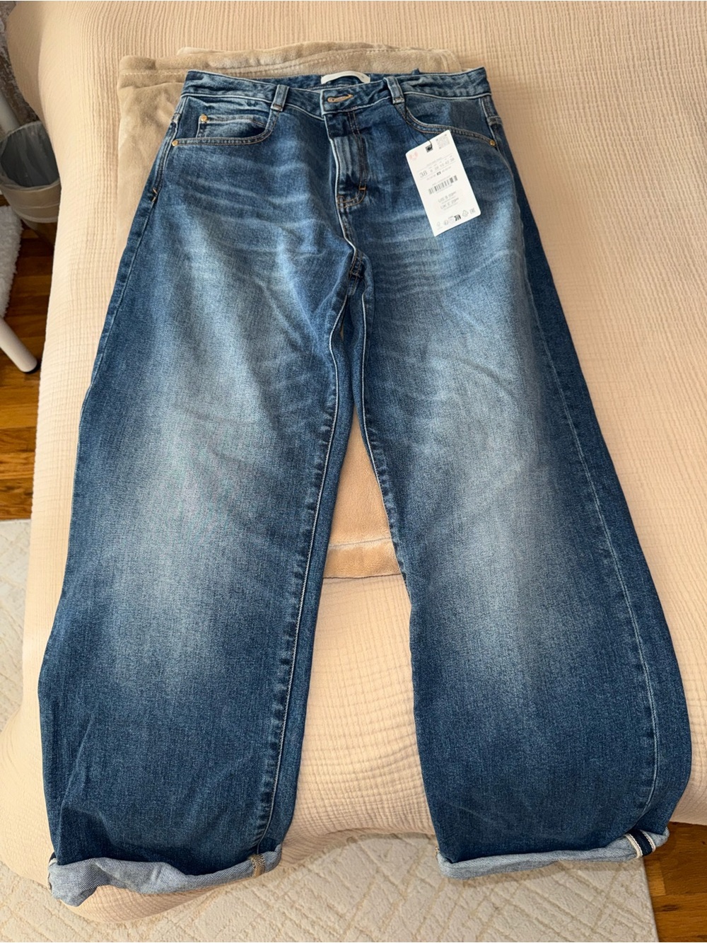 Zara Women's Straight Leg Jeans in Medium Blue Wash